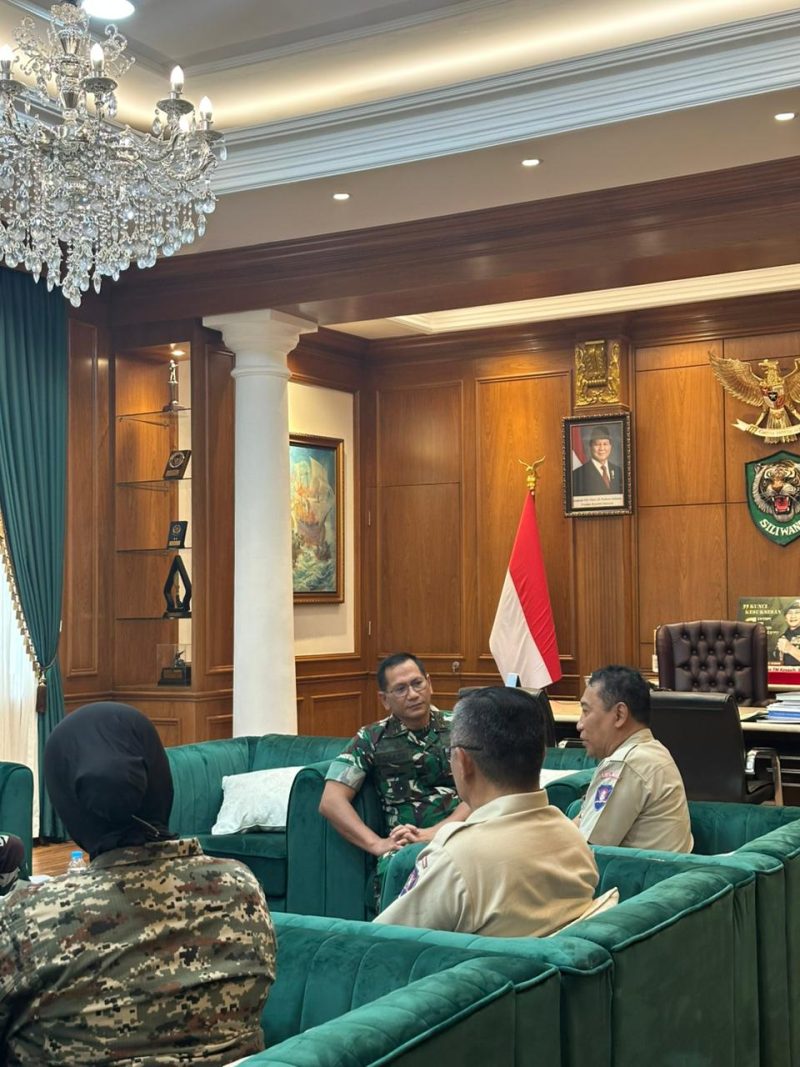 Pangdam III/Slw Mayjen TNI Kosasih saat audiensi dengan Menwa Mahawarman Jabar di Makodam III/Slw. PJ/Dok