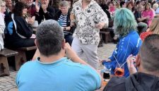 Asep saat mengisi suatu acara hiburan di Jerman. Foto Istimewa