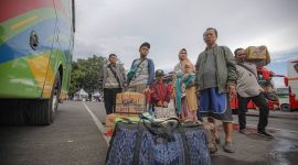 Selain di area-area kedatangan seperti stasiun kereta api, Disdukcapil Kota Bandung menggelar Imbauan Simpatik di terminal-terminal. PJ/Dok