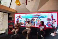 Kang Maman kiri, Muklay (Digital Creator & Brand Design) & Kurnia Hayati (Marcom & Partnership Regional Jawa Barat) saat diskusi di acara Halal bi Halal bareng JNE. PJ/Mal 