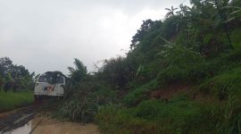 KA Ciremai Tertahan Longsor di Petak Jalan Maswati - Sasaksaat (KBB). PJ/Dok