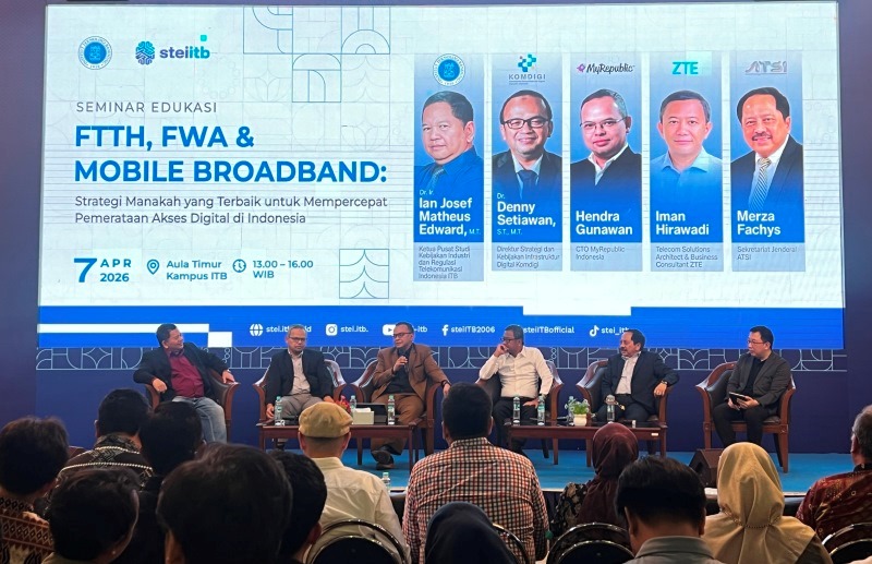 Hendra Gunawan (kedua kiri) bersama para pemateri lainnya di seminar FTTH dan FWA yang diinisiasi oleh ITB. PJ/Mal