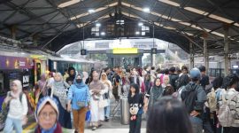 Libur panjang kenaikan Yesus membuat masyarakat antusias memanfaatkan jasa kereta api. PJ/Dok