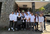 Ketum Perbasi Jabar Epriyanto Kasmuri berpose bersama para Pengcab pendukungnya. PJ/Joel