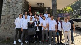 Ketum Perbasi Jabar Epriyanto Kasmuri berpose bersama para Pengcab pendukungnya. PJ/Joel