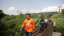 Manajemen PT KAI Daop 2 Bandung saat memeriksa jalur rel lintas wilayah wilayah Daop 2 Bandung. PJ/Dok