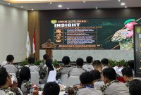 Irdam Mayjen TNI Nurul Yakin saat berbicara di DIKLATDA) Himpunan Pengusaha Muda Indonesia (HIPMI) Jabar di Aula Daan Mogot, Pusdikif Bandung, Sabtu 9 Mei 2026. PJ/Dok