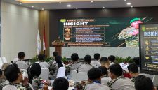 Irdam Mayjen TNI Nurul Yakin saat berbicara di DIKLATDA) Himpunan Pengusaha Muda Indonesia (HIPMI) Jabar di Aula Daan Mogot, Pusdikif Bandung, Sabtu 9 Mei 2026. PJ/Dok