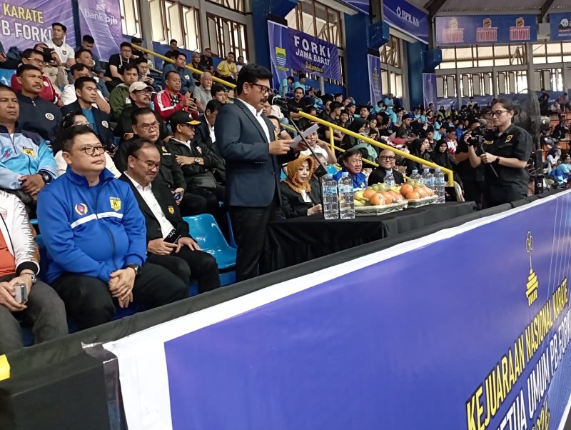 Hadi Tjahjanto, saat membuka Kejuaraan Nasional Piala Ketua Umum PB FORKI IV 2026, Sabtu 9 Mei 2026 di GOR C-Tra Arena Jalan Cikutra Bandung. PJ/Joel