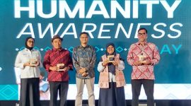 BAZNAZ Jabar meraih penghargaan Humanity Awarness Day 2026 yang diterima Ijang Faisal, di Jakarta. PJ/Dok