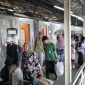 Tampak ratusan penumpang memanfaatkan momen libur Idul Adha 2026 memnafaatkan jasa PT KA. PJ/dok