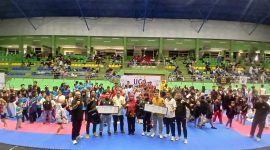 Tini Sugiartini mewakili Disdik Jabar membuka Liga Karate Antar Pelajar di Gor Bandung, Sabtu (30/5/2026). PJ/Joel