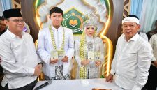 Gubernur Jabar KDM jadi saksi pernikahan pasangan Tuna Rungu di KUA Bale Endah. PJ/Dok