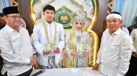 Gubernur Jabar KDM jadi saksi pernikahan pasangan Tuna Rungu di KUA Bale Endah. PJ/Dok