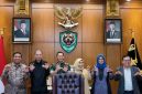 Panglima Kodam III/Slw Mayjen TNI Kosasih berpose bersama dengan jajaran UNPAK saat berkunjung ke Kodam III/Slw. PJ/Dok