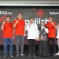 GM Mobile Consumer Business Region Jawa Barat Telkomsel, Anandoz Bangsawan,bersama Bupati Sumedang Bupati Sumedang, Dr. H. Dony Ahmad Munir,saat Peluncuran Terpujilah Guru, Rabu 13 Mei 2026. PJ/Dok