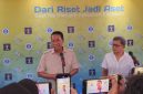 Menteri Hukum Supratman Andi Atgas dan Rocky Gerung saat memberikan keterangan kepada media di acara WCCO dari riset menjadi aset di Sabuga ITB, Selasa (12/5/2026). PJ/Mal