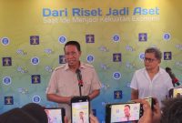 Menteri Hukum Supratman Andi Atgas dan Rocky Gerung saat memberikan keterangan kepada media di acara WCCO dari riset menjadi aset di Sabuga ITB, Selasa (12/5/2026). PJ/Mal