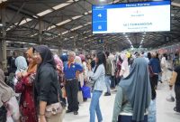 Masyarakat memanfaatkan momen libur sekolah dan diskon tarif KA 30 persen untuk berlibur menggunakan KA. PJ/Dok