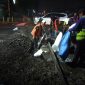 Para pekerja saat melakukan perbaikan di perlintasan sebidang di Jalan Sunda. PJ/Dok
