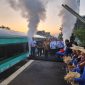 Mulai Kamis (11/6), KA Cikuray relasi Garut – Pasar Senen resmi menggunakan rangkaian baru terdiri dari Kereta Ekonomi Kerakyatan dan Kereta Khusus Petani-Pedagang. PJ/Dok