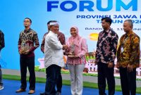 PT Solusi Bangun Indonesia Tbk Pabrik Narogong meraih penghargaan terbaik Ketiga di Forum CSR Jawa-Barat 2026. PJ/Dok