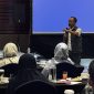 Ketua DPRD Kota Bandung H. Asep Mulyadi, SH memberikan tips kepada calon pelaku UMKM terkait bisnis saat pelatihan yg digagas Disnaker Kota Bandung. PJ/Humaspro