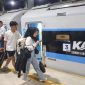 Penumpang saat akan menaiki KA Cikuray yang hadir dengan wajah baru yang lebih fresh. PJ/Dok