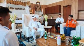 Gubernur Jawa Barat Dedi Mulyadi saat bertemu dengan Petugas PJL dan jajaran PT KAI Daop 2 Bandung. PJ/Dok
