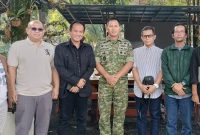 Pangdam III/Slw Mayjen TNI Kosasih berpose bersama Ketua dan Pengurus KPID Kabupaten Tasikmalaya di Makodam III/Slw. PJ/Dok