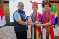 Wali Kota Bandung M Farhan saat menyambut para peserta Fun Folk Festival 2026 di Pendopo Kota Bandung, Minggu, 19 Juli 2026. PJ/Dok