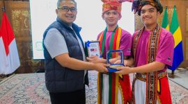 Wali Kota Bandung M Farhan saat menyambut para peserta Fun Folk Festival 2026 di Pendopo Kota Bandung, Minggu, 19 Juli 2026. PJ/Dok