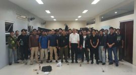 HMI Kota Bandung berpose bersama Usai Diskusi Publik Menavigasi Ulang
Kemerdekaan dari Kota Bandung: Tinjauan Kritis terhadap Indeks Kemiskinan dan
Pengangguran di Kota Bandung. PJ/Dok