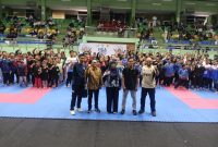 Tini Sugiartini, MPd, pejabat Sekolah Menengah Kejuruan (SMK) Disdik Jabar, saat membuka Liga Karate Antar Pelajar Tahun ke-2 Seri II 2026 mulai 8 - 9 Agustus di GOR Bandung Jalan Jakarta