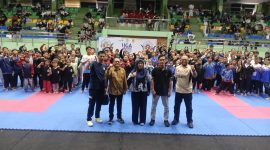 Tini Sugiartini, MPd, pejabat Sekolah Menengah Kejuruan (SMK) Disdik Jabar, saat membuka Liga Karate Antar Pelajar Tahun ke-2 Seri II 2026 mulai 8 - 9 Agustus di GOR Bandung Jalan Jakarta