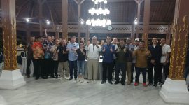 Farhan berpose bersama usai Gala Dinner dan Opening Ceremony  Kejuaraan Bulutangkis Sirkuit Nasional C Wali Kota Bandung Utama Open tahun 2026 di Pendopo, Minggu malam 9 Agustus 2026. PJ/Joel