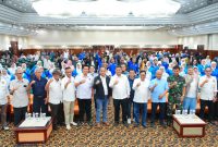 Wagub Jabar Erwan Setiawan berpose bersama sesaat sebelum menutup Konferprov PWU Jabar di hotel Horison Ultima, Kamis (13/8). 