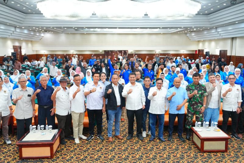 Wagub Jabar Erwan Setiawan berpose bersama sesaat sebelum menutup Konferprov PWU Jabar di hotel Horison Ultima, Kamis (13/8). 