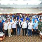 Wagub Jabar Erwan Setiawan berpose bersama sesaat sebelum menutup Konferprov PWU Jabar di hotel Horison Ultima, Kamis (13/8). 