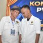 Oland (kiri) bersama Ketua PWI Jabar terpilih Tantan Sulthon Bukhawan saat Konferprov PWI Jabar 2026.PJ/Dok