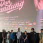 Para pemain Dan Bandung foto bareng sebelum Gala Premiere di XXI Ciwalk Bandung. PJ/Mal