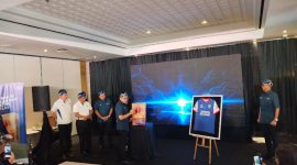 Peluncuran Semen Kujang Kerjasama PERSIB ditandai dengan penandatanganan oleh Dicky Saelan - Direktur Sales & Marketing SIG dan Adhitia Putra Herawan - Deputy CEO PT Persib Bandung Bermartabat. PJ/Mal