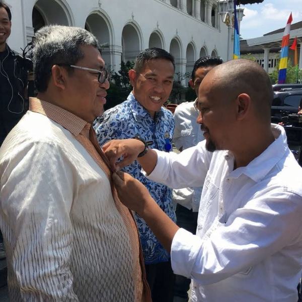 Kenangan bersama mantan Gubernur Jawa-Barat Ahmad Heryawan, atau AHER. FB 