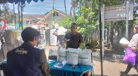 DKPP Kota Bandung menyalurkan CPP dengan alokasi 30 kilogram per PBP, total beras yang disiapkan mencapai 4,29 juta kilogram atau 4.290 ton. PJ/Dok