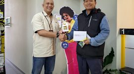 Direksi Adira Finance menyapa salah satu pelanggan saat HARPELNAS 2026. PJ/Dok