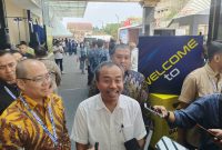 Asda Bidang pembangunan dan perekonomian Pemprov Jabar Sumasna bersama Ketua Harian GAIKINDO Anton Kumonthi saat memberikan keterangan kepada wartawan usai pembukaan GIIAS Bandung 2026. PJ/Mal