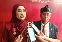 Prof. Diana saat diwawacarai usai pelantikan Rektor USB. PJ/Dok