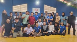 Yadi Sofyan berpose bersama atlet NPCI Kota Bandung. PJ/Joel