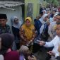 Menteri Wihaji saat mengunjungi rumah Nabil, salah seorang penerima bantuan GENTING di Indramayu. PJ/Dok