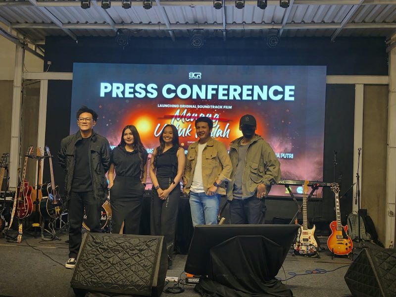 Para pengisi OST di Film Menang Untuk Kalah saat Lounching di Bandung, Sabtu (29/9). PJ/Mal